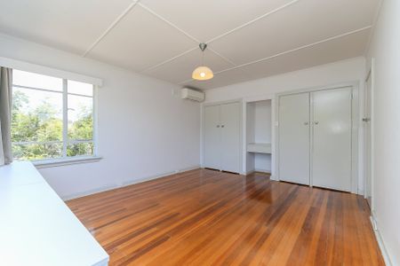 Spacious living - Photo 4