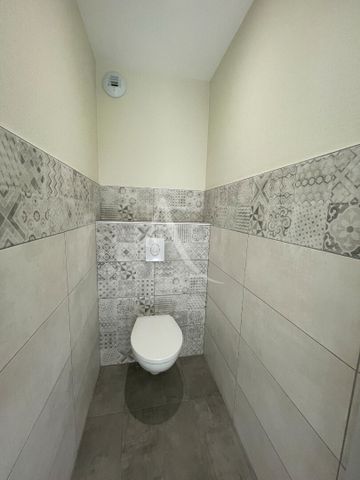 Location Maison 5 pièces 100m² FONTENAY LE COMTE 85200 - Photo 2