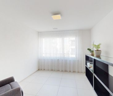 Sehr zentrale und neuwertige 4.5-Zimmer-Wohnung mit Eigentumsstandart - Photo 2