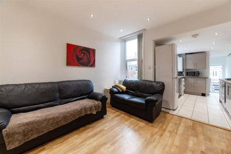 5 bedroom maisonette to rent - Photo 2