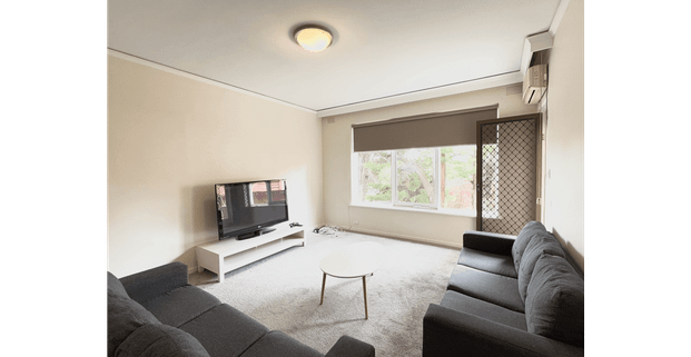 Fully furnished Large 3 bedroom unit wirh Central Heating + 2x aircons and undercover parking in Vibrant Elsternwick Right next to the station. - Photo 1