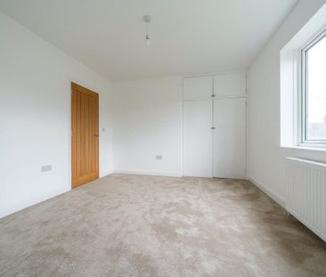 2 bedroom end of terrace house to rent - Photo 4