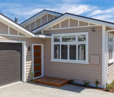 Stunning Renovated Three bedroom Villa - Photo 1