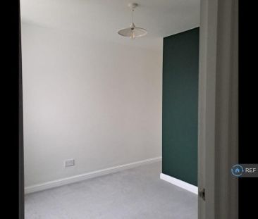 2 bedroom end of terrace house to rent - Photo 6