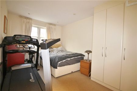 Egham Hill, Englefield Green, Egham, Surrey, TW20 0AL - Photo 4