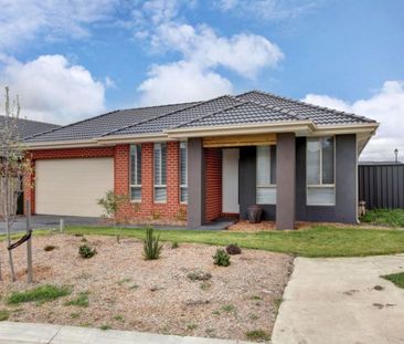 Spacious 4-Bedroom Family Home in Prime Location! - Photo 2