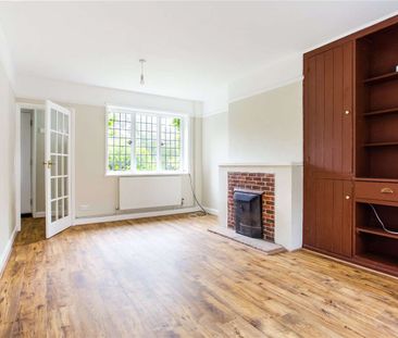 A rarely available three bedroom semi-detached cottage in a beautif... - Photo 1