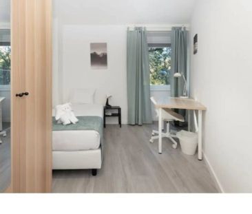 Room in a shared 11-bedroom apartment for rent in Lisbon, perfect for students - Photo 6