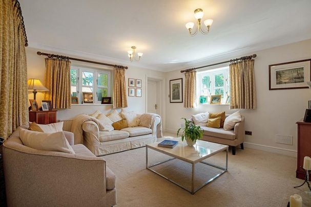 6 bedroom semi-detached house to rent - Photo 1