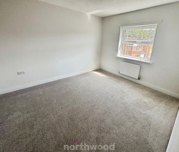 4 bedroom semi-detached house to rent - Photo 5