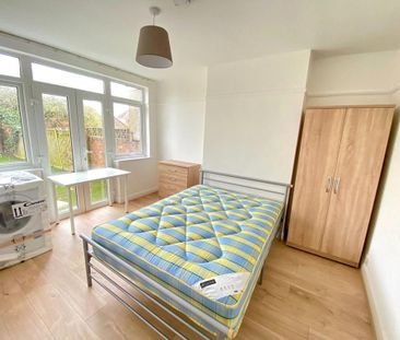 9 bedroom semi-detached house to rent - Photo 5