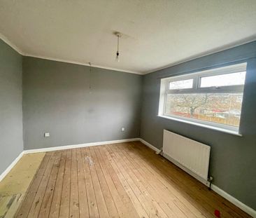 Available now for rent, this end-terraced property in popular Sunny... - Photo 4