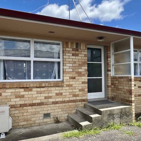 Tidy 2 Bedroom Unit – 1 of 3 - Photo 4