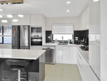 Royal Oak 3 Bdrm/2 Bthrm Townhouse - Photo 3