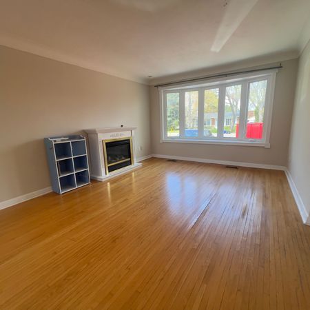 For Lease - 606 Pinegrove Road, Oakville, Ontario - Photo 3