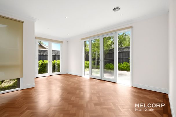 Luxurious Town Residence – Executive Living in the Heart of Kew East - Photo 1