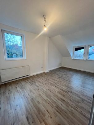 Dachgeschosswohnung mit Dachterrasse – Bremen Neustadt - Photo 1