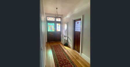 Fully furnished character home in prime location - Photo 3