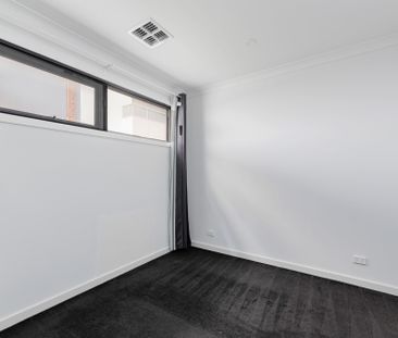 Stunning Three Bedroom Home - Photo 6