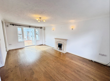 Turnpike Drive, Stratford-upon-Avon, CV37 - Photo 2