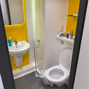 Studio Flat, Sycamore House, LS3 - Photo 2