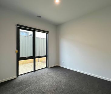 10 Beartooth Court, Pakenham VIC 3810 - House For Rent | Domain - Photo 6
