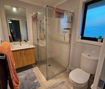 LUXURY LIVING IN GILLIESTON - Photo 4