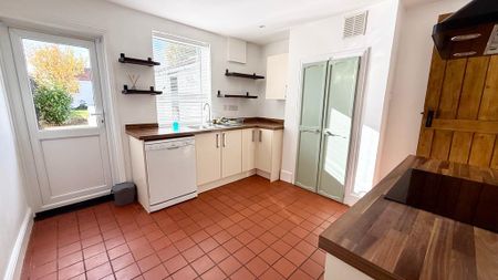 2 bedroom terraced house to rent - Photo 2