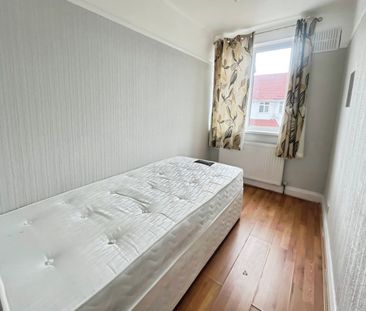 4 bedroom House To Let Total Size: 1066 SQ FT - Photo 6
