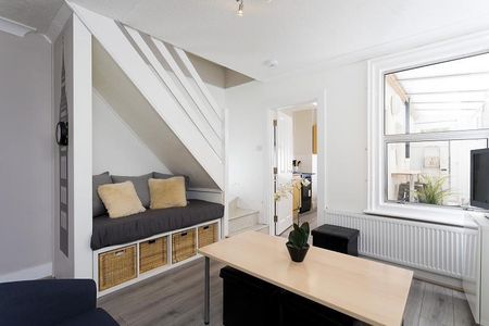 3 bedroom semi-detached house to rent - Photo 2