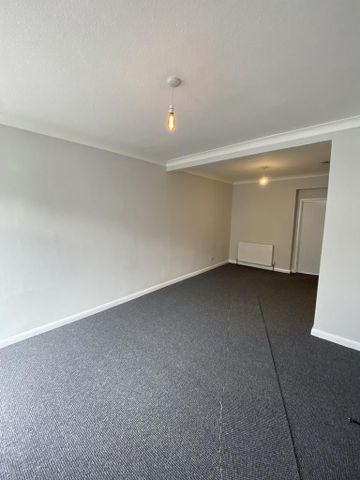 2 bedroom end of terrace house to rent - Photo 3