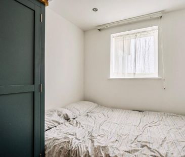 3 bedroom flat to rent - Photo 6