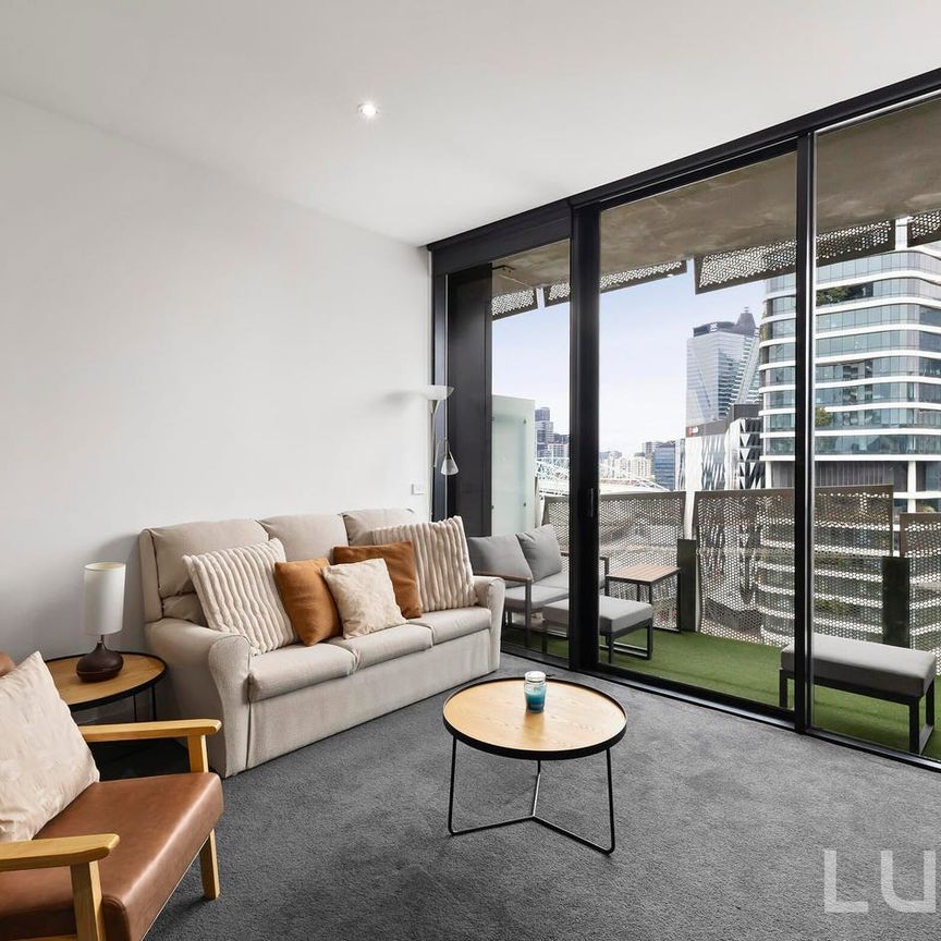 Elevated Docklands living with stadium views - Photo 1