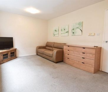 2 bedroom end of terrace house to rent - Photo 2