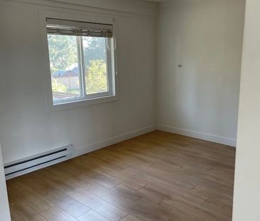 Upper Family Home With Shop - Photo 3