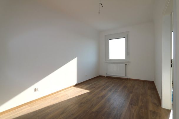 ERSTBEZUG NACH SANIERUNG - Traumhafte 3-Zimmer-Wohnung mit Balkon im 6. Liftstock - Photo 1