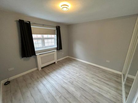 2 bedroom semi-detached house to rent - Photo 4