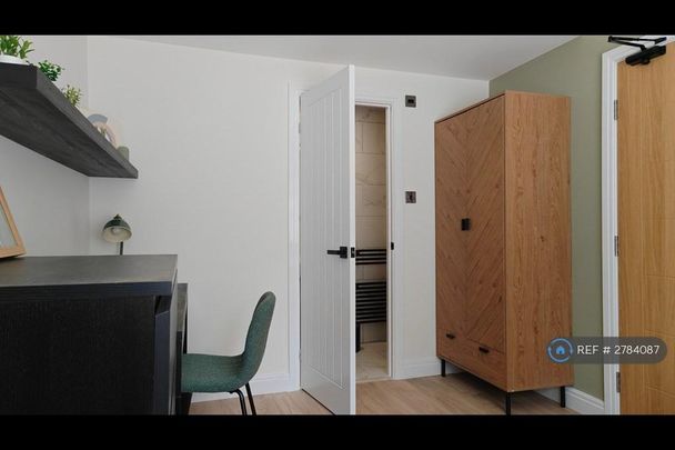 1 bedroom in a house share to rent - Photo 1