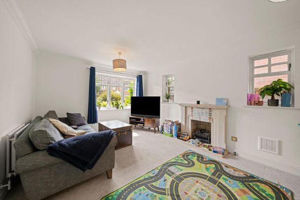 5 bedroom detached house to rent - Photo 1