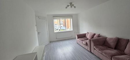 4 bedroom detached house to rent - Photo 5