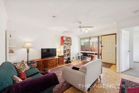 Fresh to Market – Spacious Corner-Block Home in Camillo - Photo 5