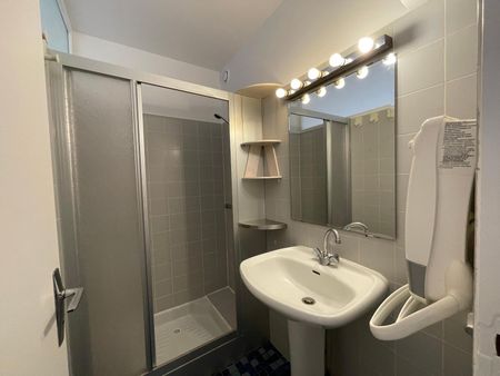 Location Maison 6 pièces 158m² AVRILLE 49240 - Photo 4