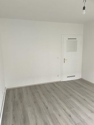 In Sanierung 2 Zimmer im Dachgeschoss, könnten Ihre sein! - Foto 1