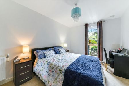 A modern two‑bedroom, two‑bathroom garden flat to rent in Highbury, N1 - Photo 4