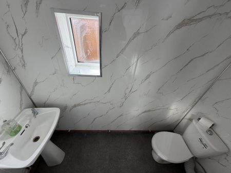 2 bedroom end of terrace house to rent - Photo 3