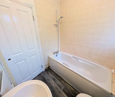 A 2 Bedroom Apartment - Photo 4