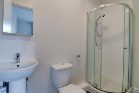 1 bedroom in a house share to rent - Photo 5