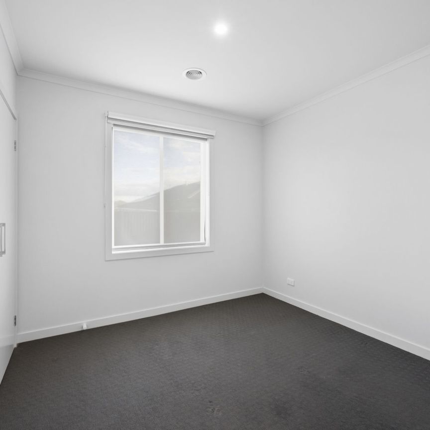70 Canopy Ave, Alfredton VIC 3350 - Photo 1