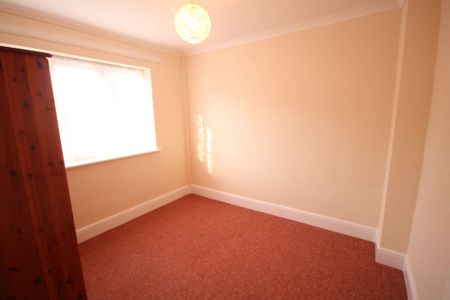 Chapel Lane, Uxbridge, UB8 - Photo 4