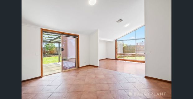 RENOVATED FAMILY LIVING IN A PRIME HOPPERS CROSSING LOCATION - Photo 1